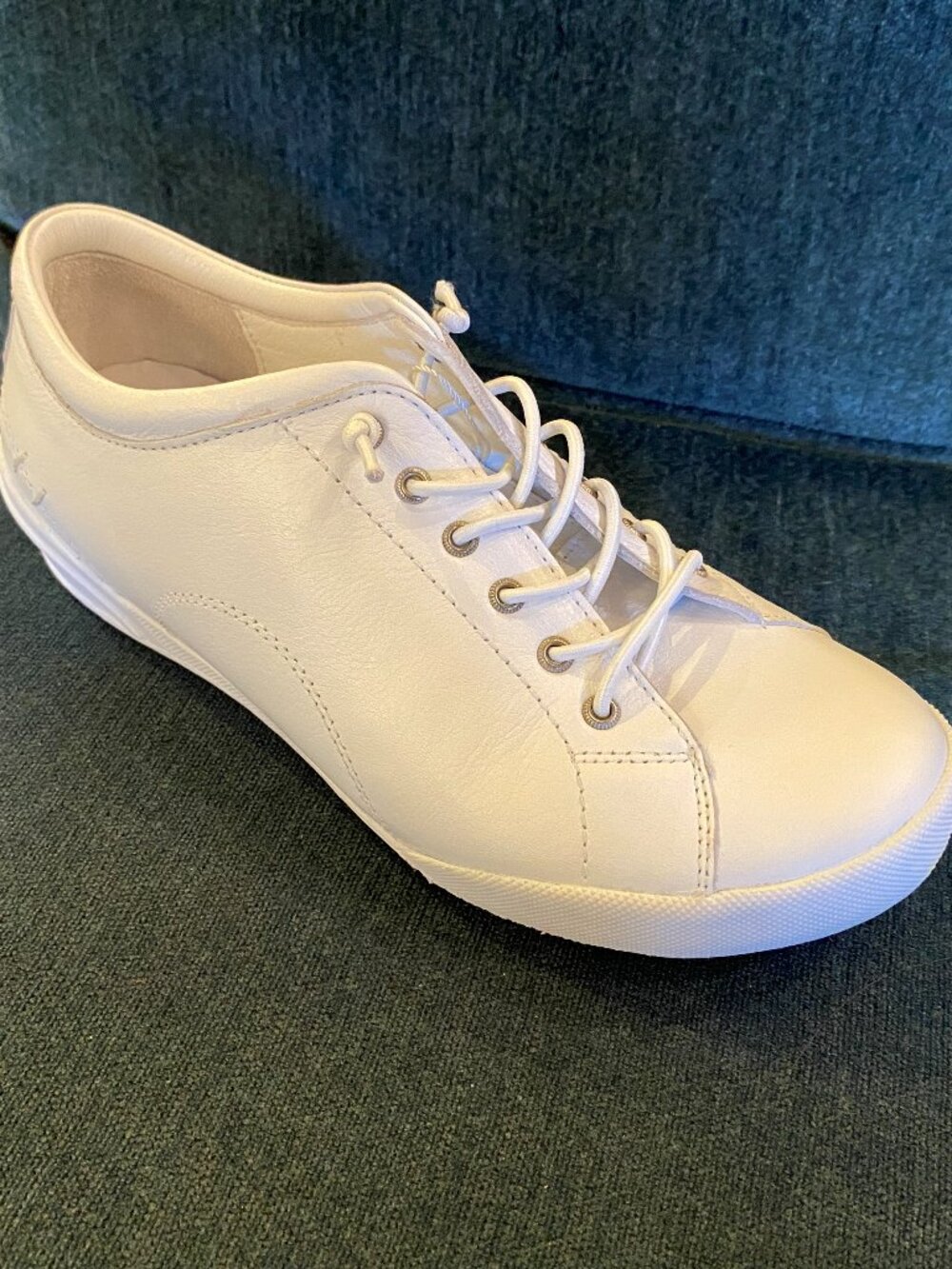 Gelato - Tessa 2 White - Multiple Sizes (NEW W/ BOX)